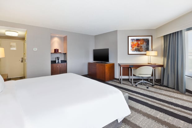 Images Crowne Plaza Dulles Airport by IHG