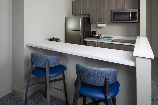 Images Crowne Plaza Melbourne-Oceanfront by IHG