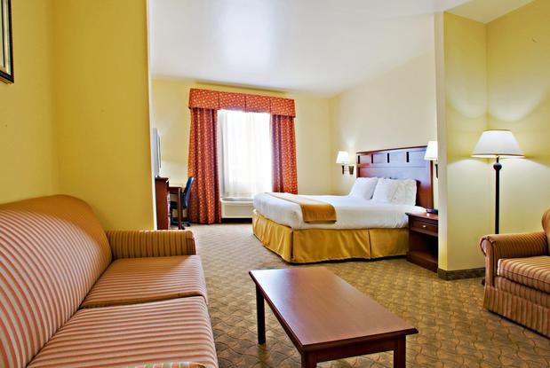 Images Holiday Inn Express & Suites Levelland, an IHG Hotel