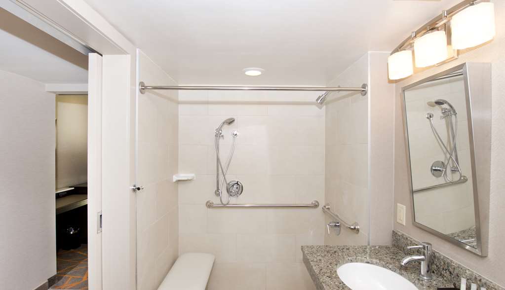 Guest room bath