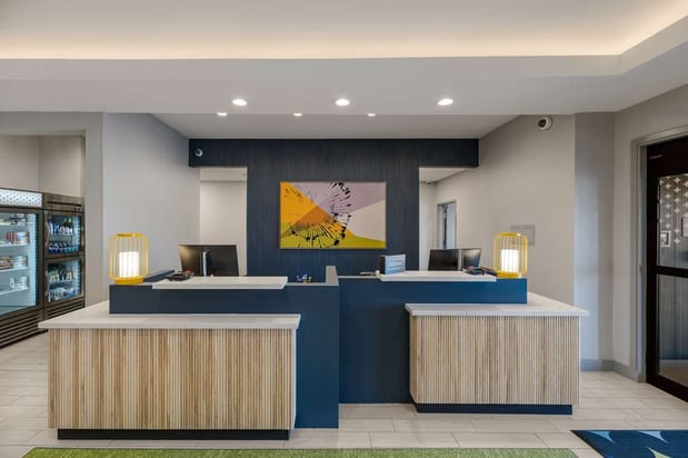 Images Spark by Hilton Midland South