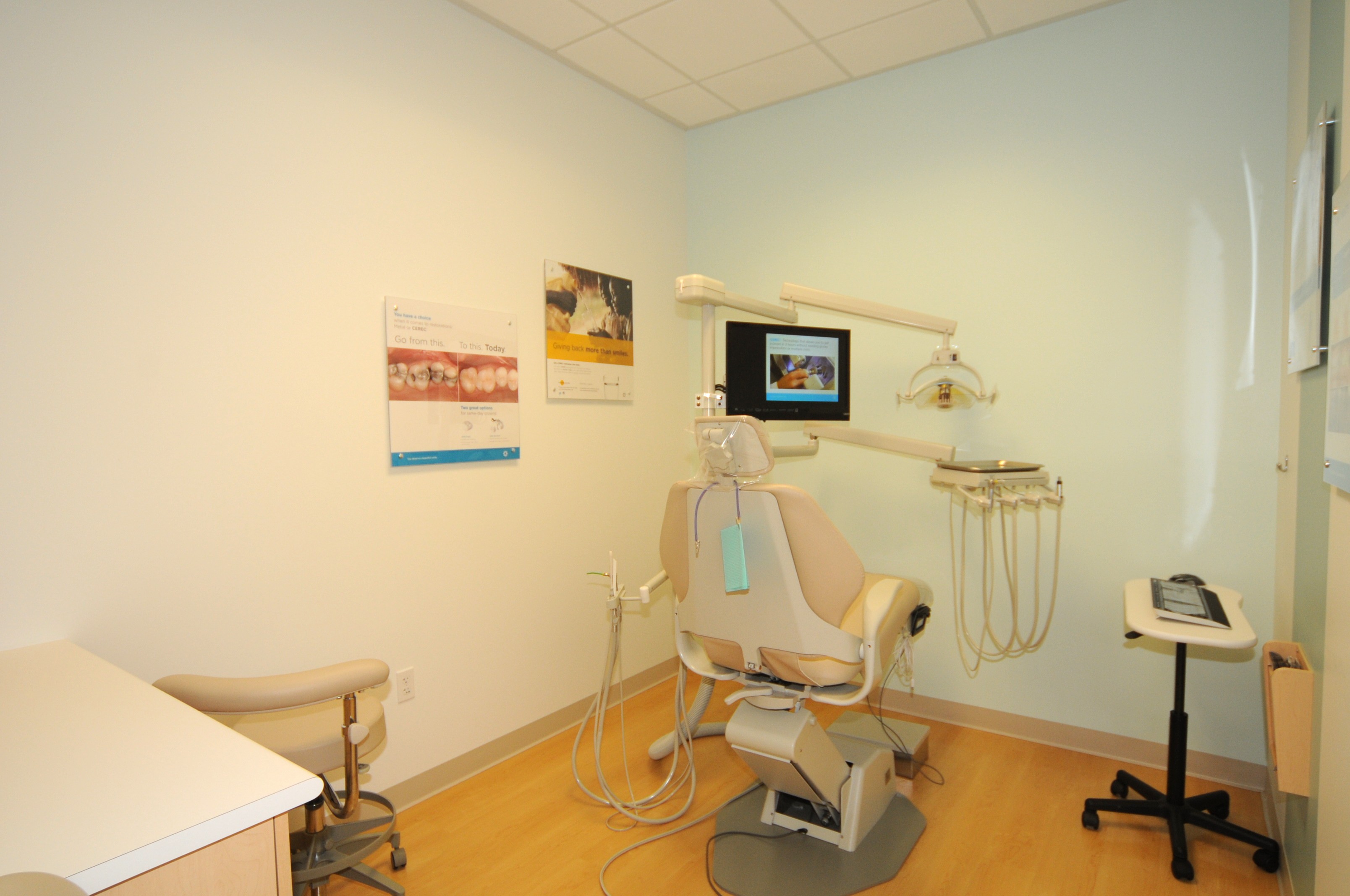 Our paperless system delivers electronic charting, digital imaging and enhanced case presentation at chair side.