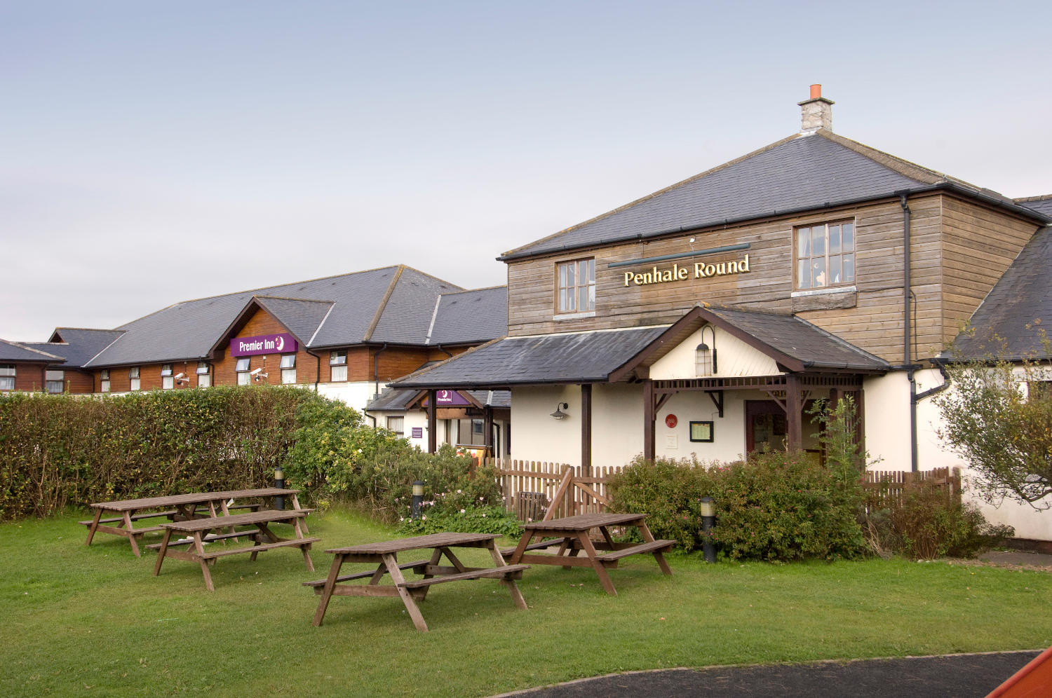 Cookhouse and pub restaurant Premier Inn Newquay (A30/Fraddon) hotel Newquay 03333 211354