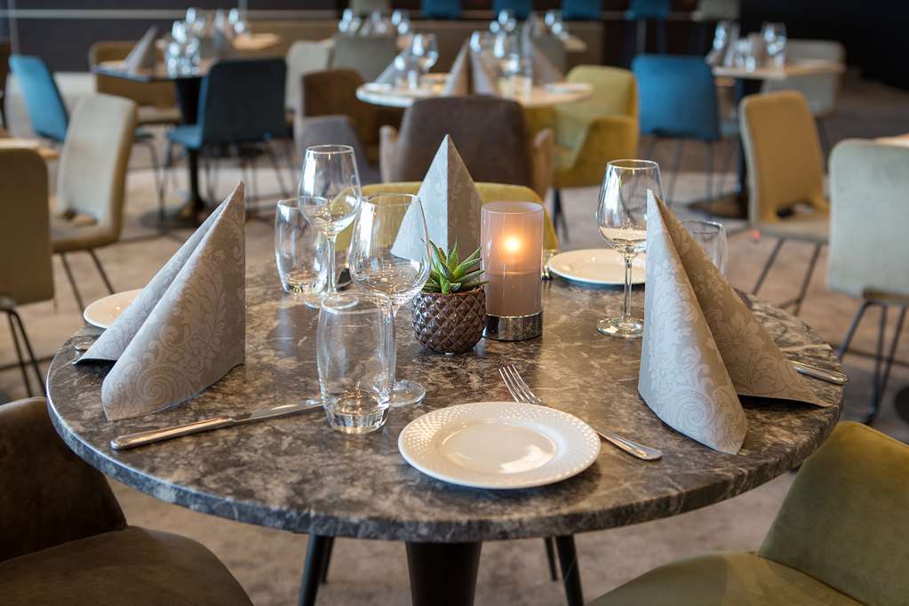 Images Park Inn by Radisson Oslo Airport Hotel West