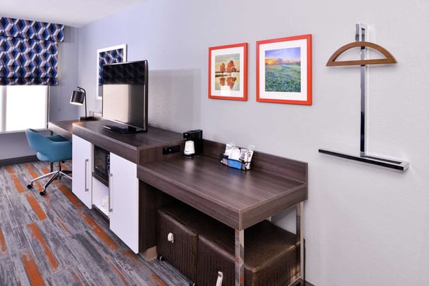 Images Hampton Inn & Suites Legacy Park-Frisco