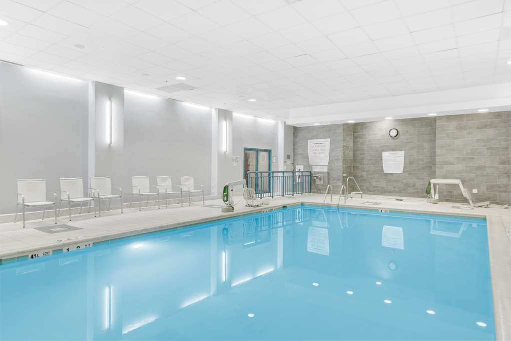 Pool Embassy Suites by Hilton Alexandria Old Town Alexandria (703)684-5900