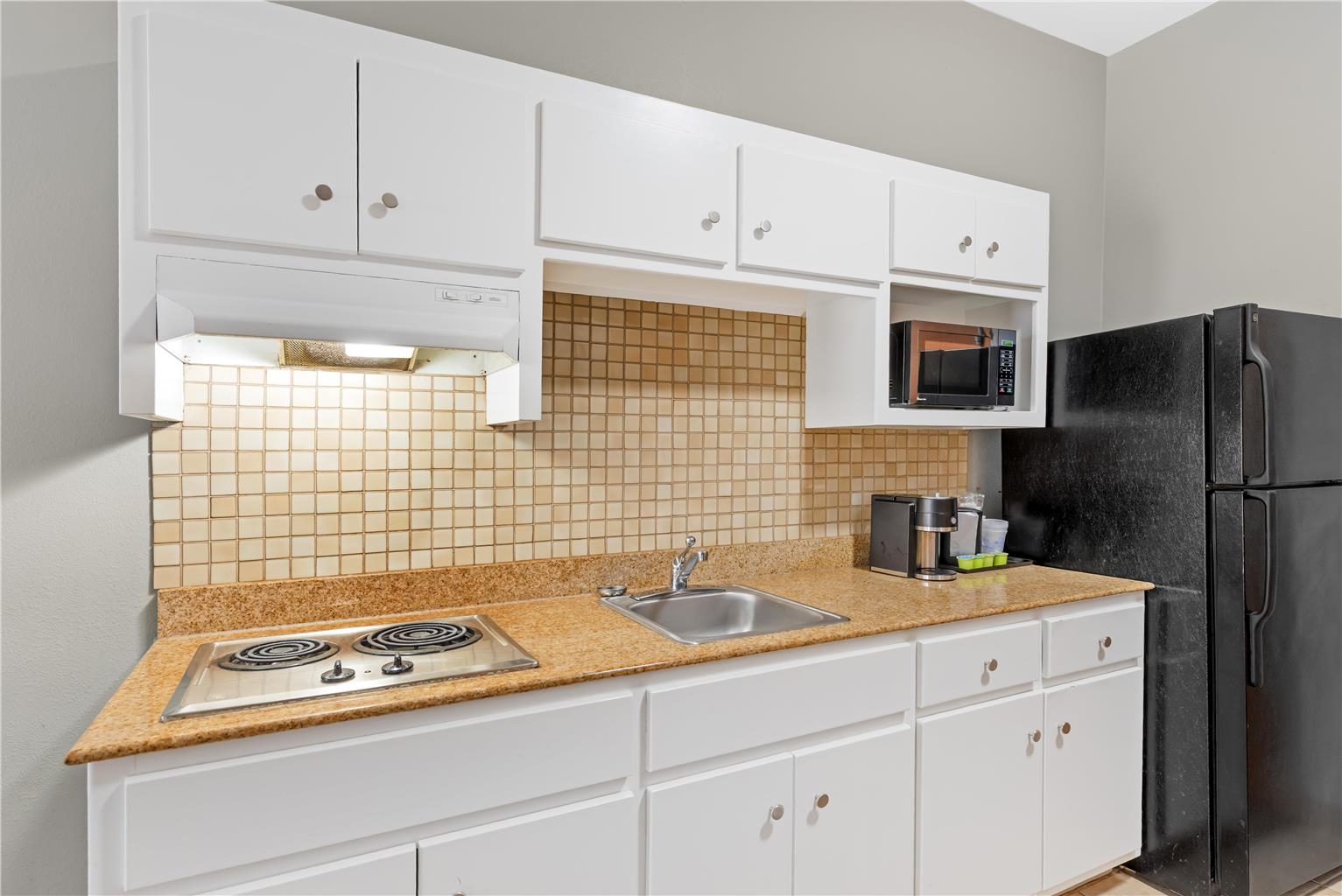 2 Queen Beds + Full Kitchen