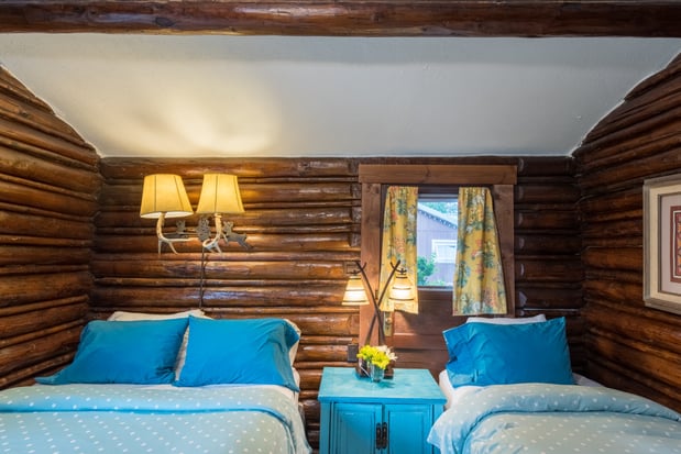 Images Log Cabin Motel