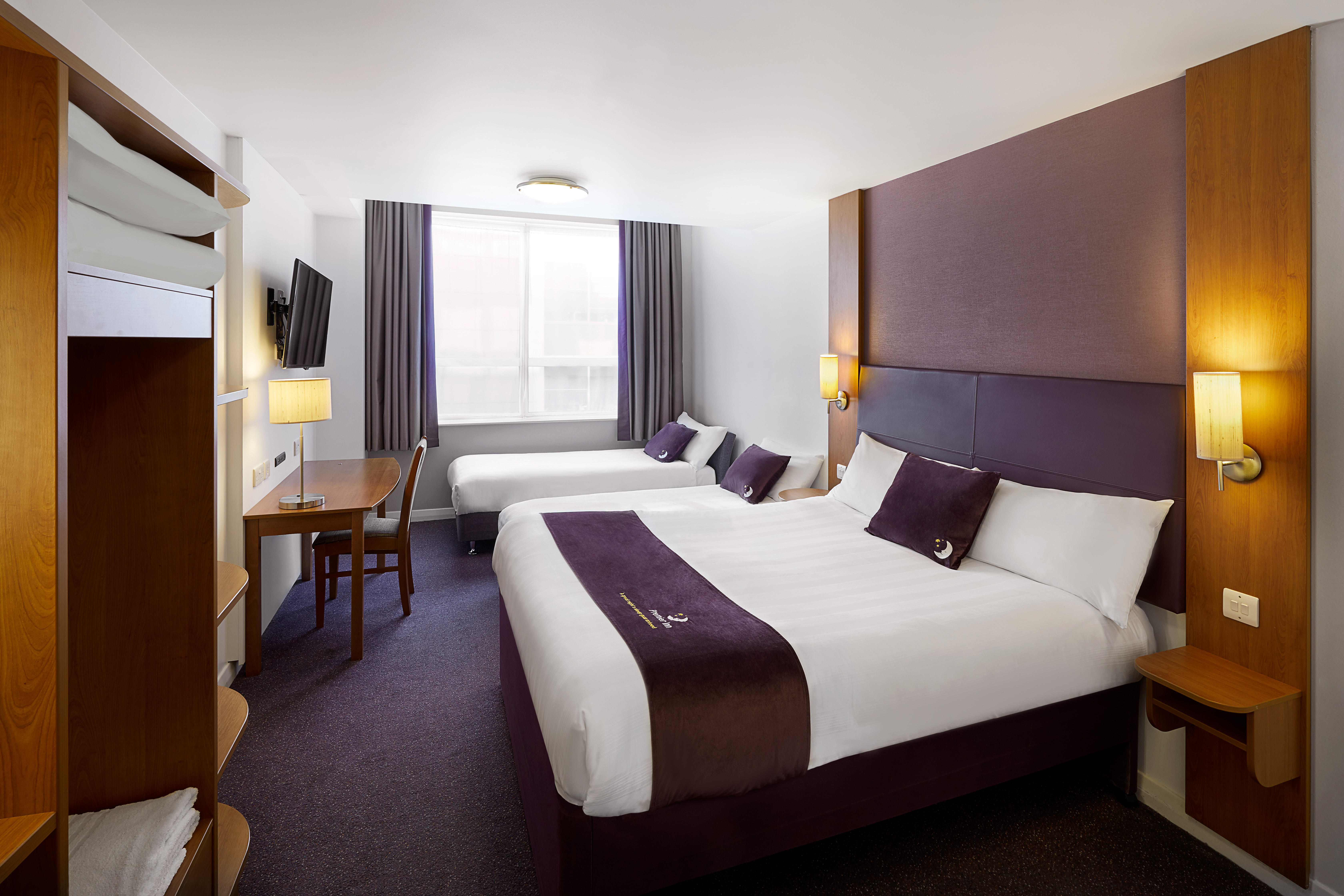 Premier Inn family room with double bed, two single beds and a flat screen TV Premier Inn Dunstable South A5 hotel Dunstable 03337 774665