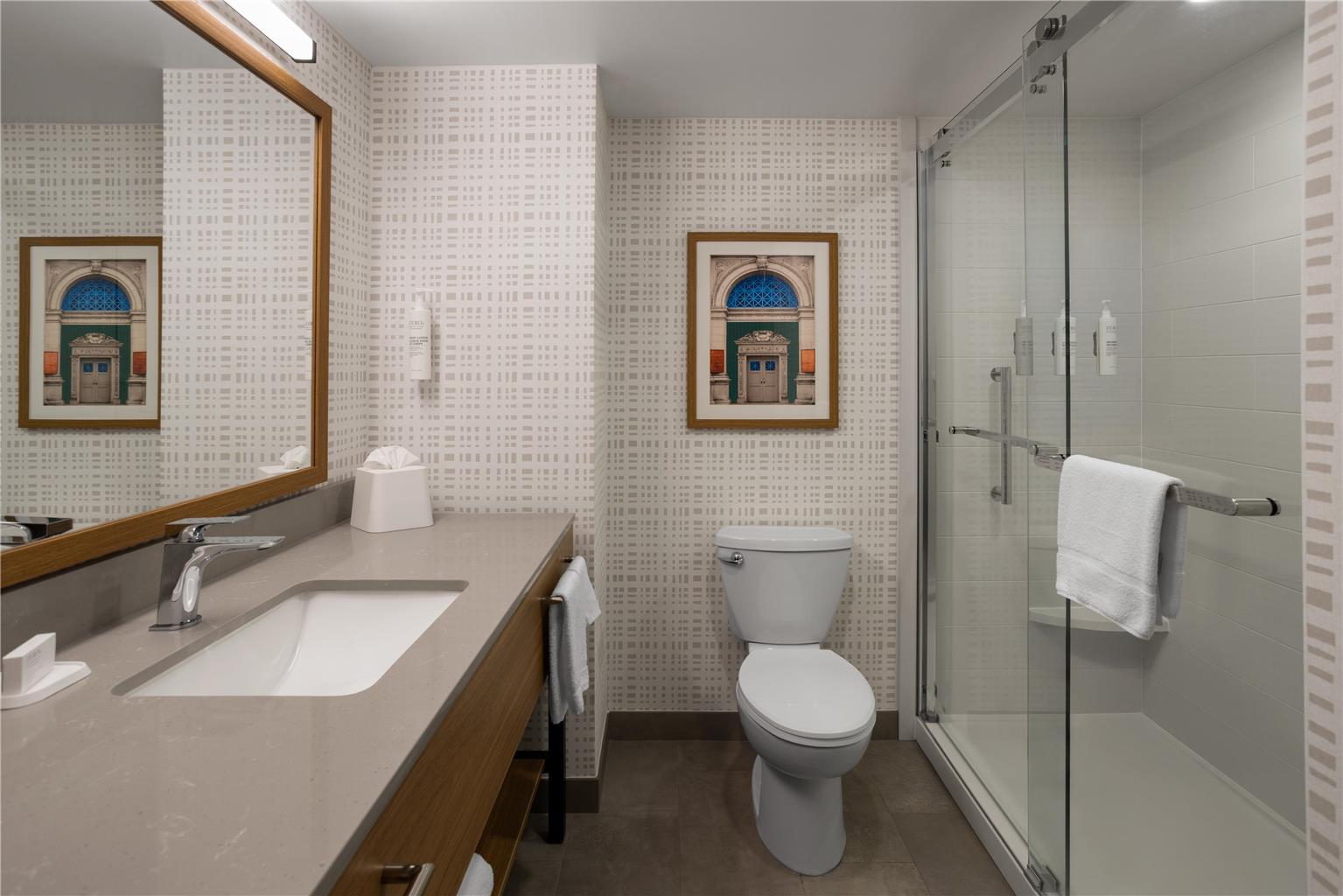 Guest room bath