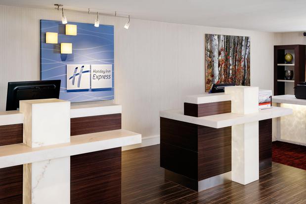 Images Holiday Inn Express Simi Valley by IHG