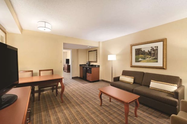 Images Embassy Suites by Hilton Greenville Golf Resort & Conference Center