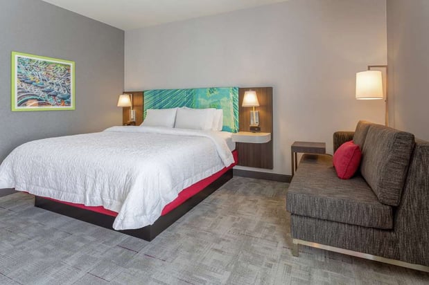 Images Hampton Inn & Suites by Hilton Burlington