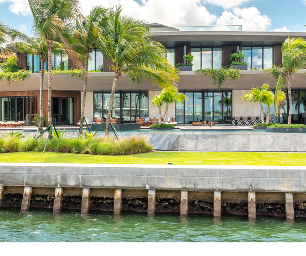 Images Tetyana Hanna, Sarasota Real Estate Agent 〡 KW Coastal Living III