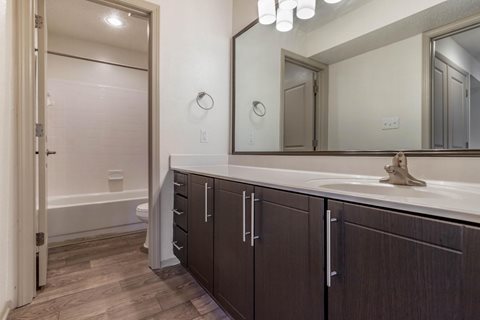 Madison Southpark Apartment Homes Photo