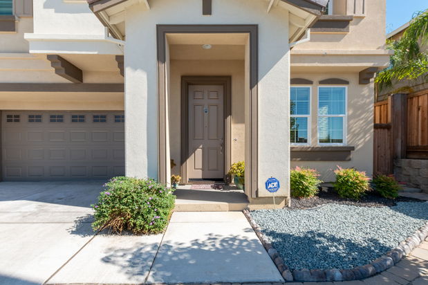 Images Monica Betancur, REALTOR | Compass