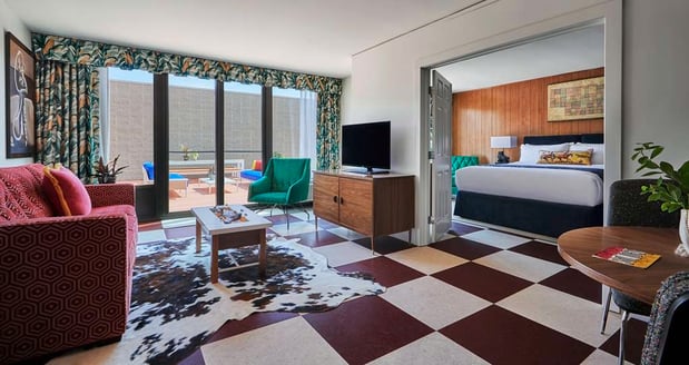 Images Graduate by Hilton Lincoln