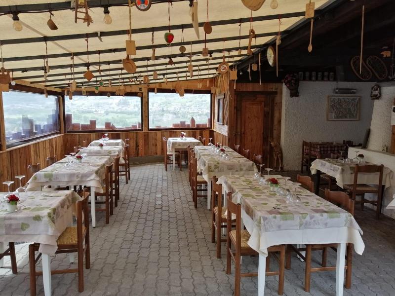 Old Grizzly Petit Restaurant