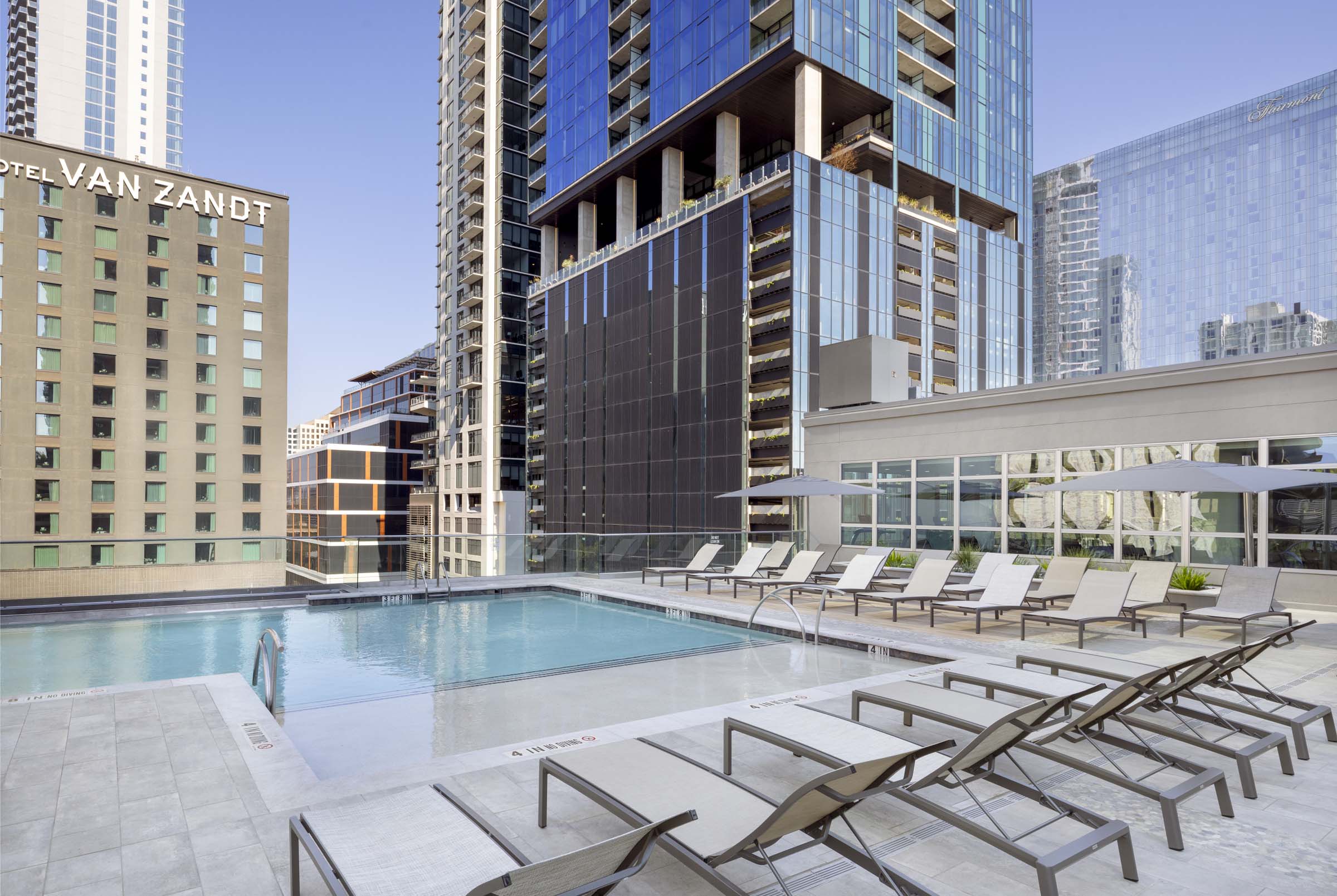 Rooftop pool with tanning ledge at Camden Rainey Street apartments in Austin, TX