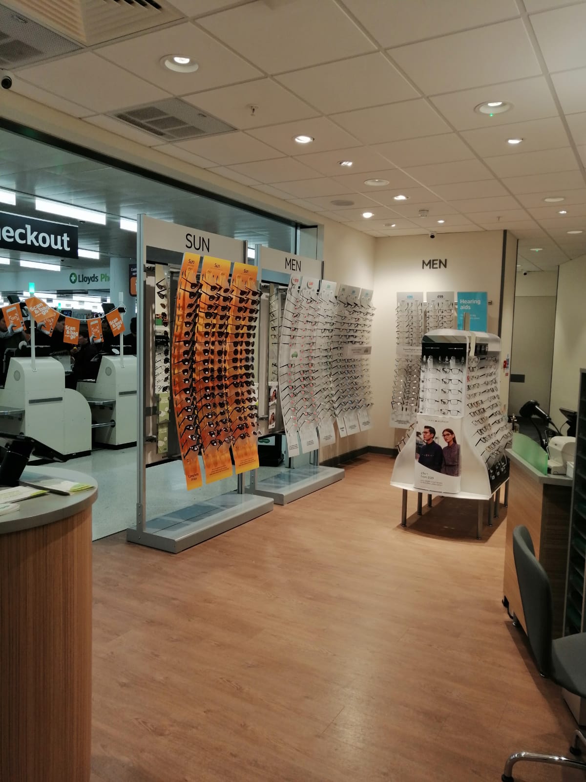 Images Specsavers Opticians and Audiologists - Kensington Sainsbury's