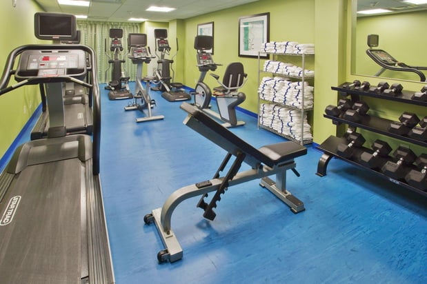 Images Holiday Inn & Suites Virginia Beach - North Beach by IHG