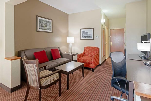 Images Best Western Plus Bradbury Inn & Suites