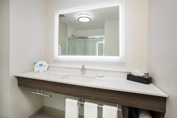 Images Holiday Inn Express Kansas City - at the Legends by IHG