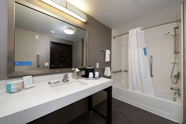 Images Hampton Inn & Suites Greensboro/Coliseum Area