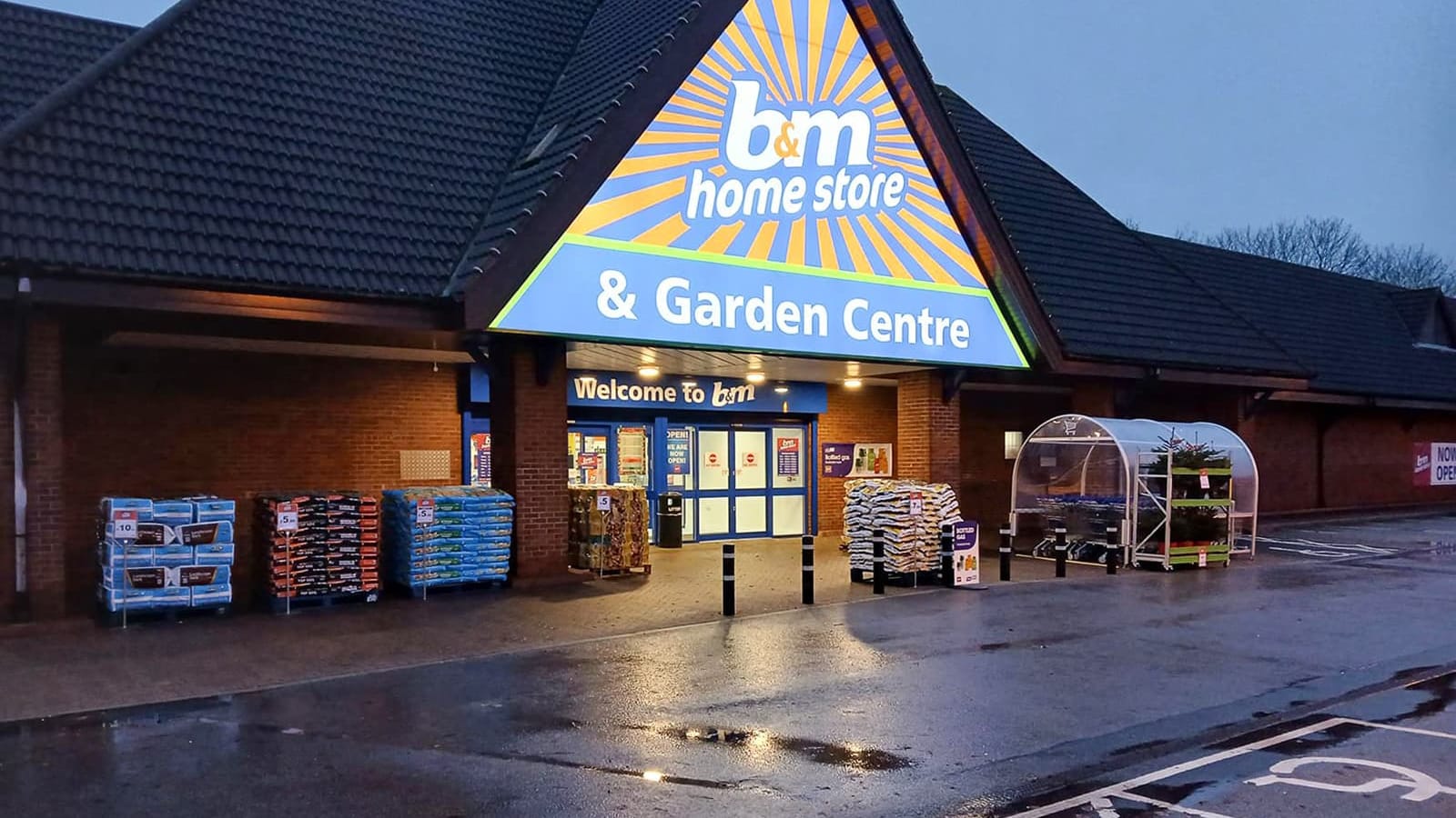 Images B&M Home Store with Garden Centre