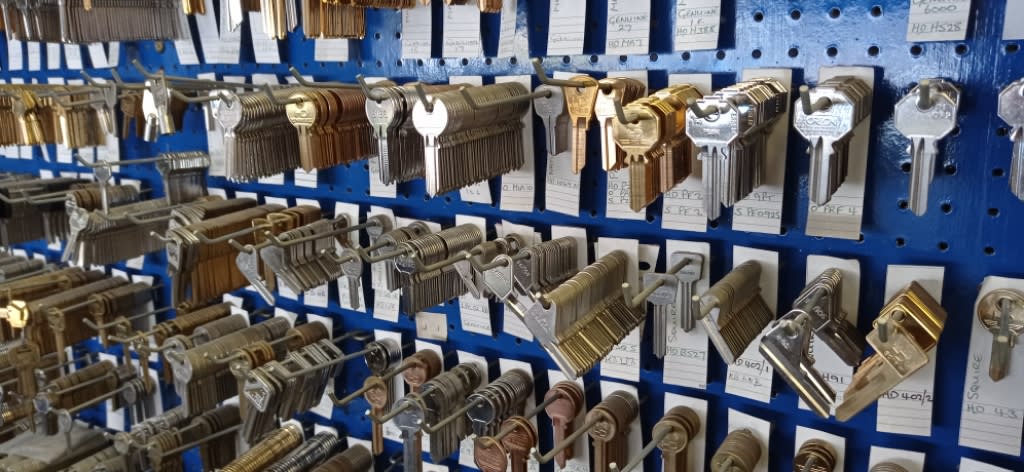 Images Keyhole Services Master Locksmiths Ltd