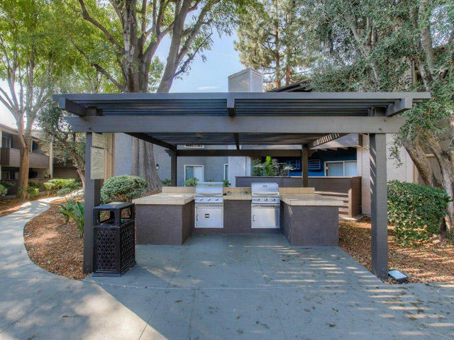 Outdoor, Resident BBQ and Grill Area Chatsworth Pointe Canoga Park (747)234-2151