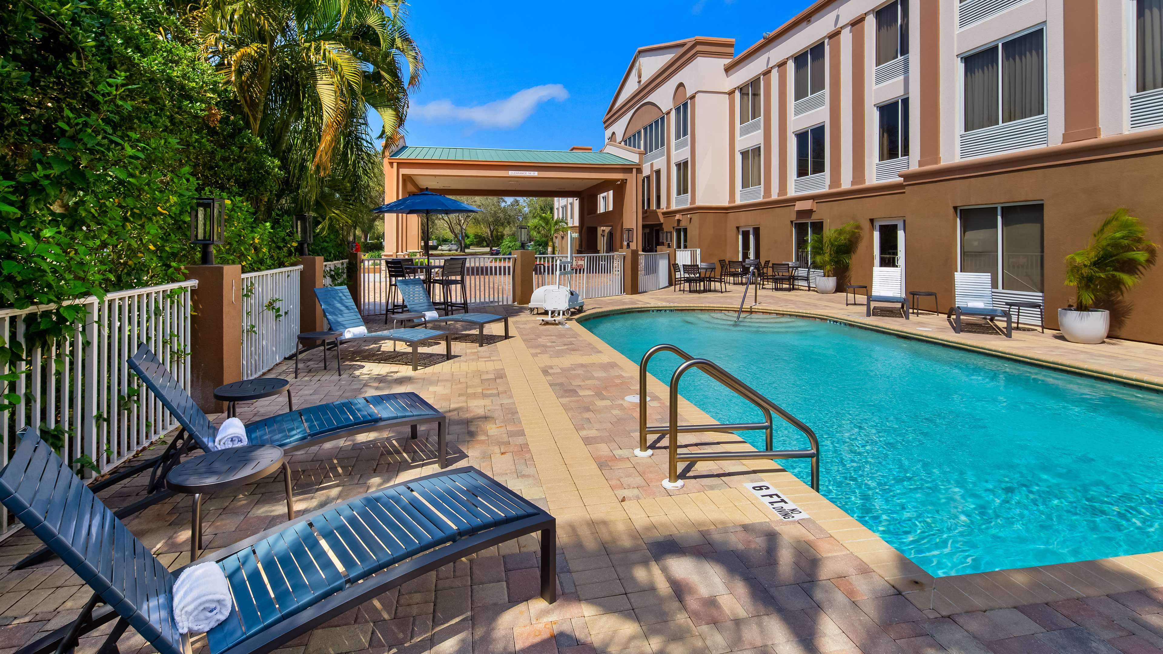 Best Western Plus Ambassador Suites Venice in Venice, FL (Hotels