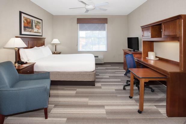 Images Holiday Inn Express Building 107