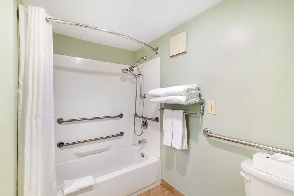 Accessible 2 Queen Bathroom