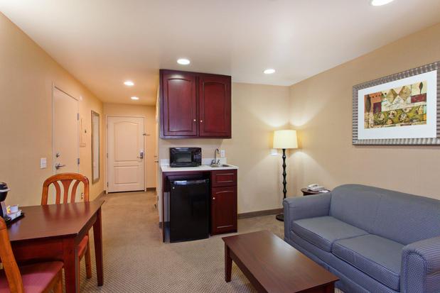 Images Holiday Inn Express & Suites Los Angeles Airport Hawthorne, an IHG Hotel