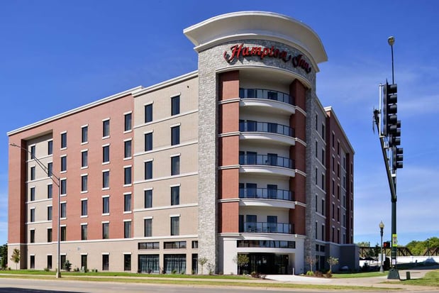 Images Hampton Inn Cedar Falls Downtown