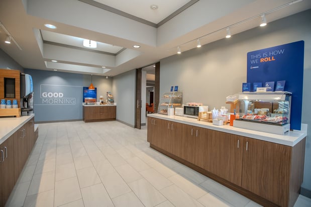 Images Holiday Inn Express & Suites Cleveland by IHG