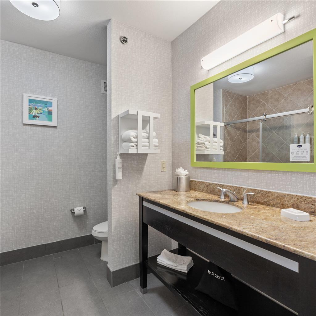 Guest room bath 