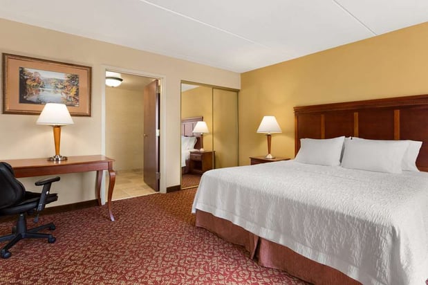 Images Hampton Inn & Suites Williamsburg Historic District