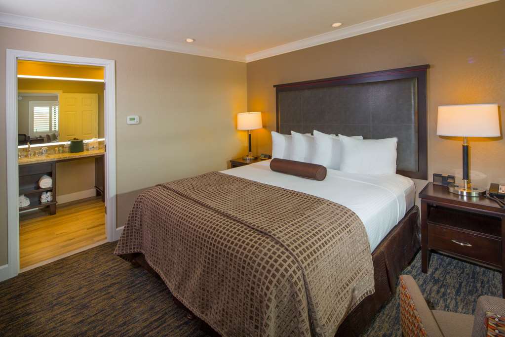 Family Suite Bedroom Best Western Plus Humboldt Bay Inn Eureka (707)443-2234