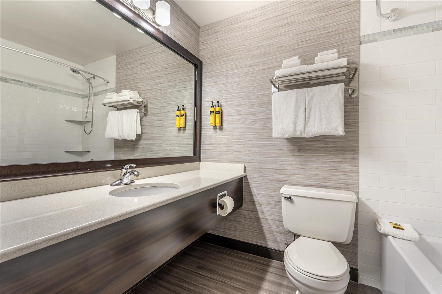 Images Best Western Plus Carlton Plaza Hotel