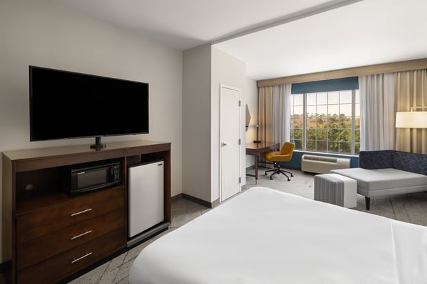 Images Holiday Inn Express & Suites Aiken by IHG