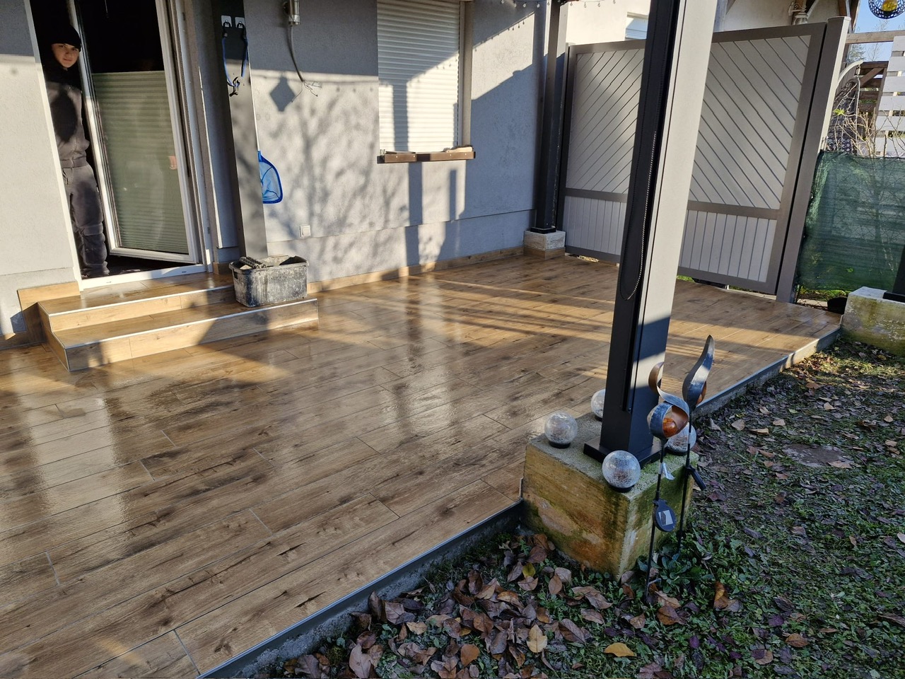 Bild zu Super zuverlässige Firma. Wurden super beraten und haben unsere Terrasse verfliesen lassen und es ist sehr schön geworden! Absolute Weiterempfehlung!