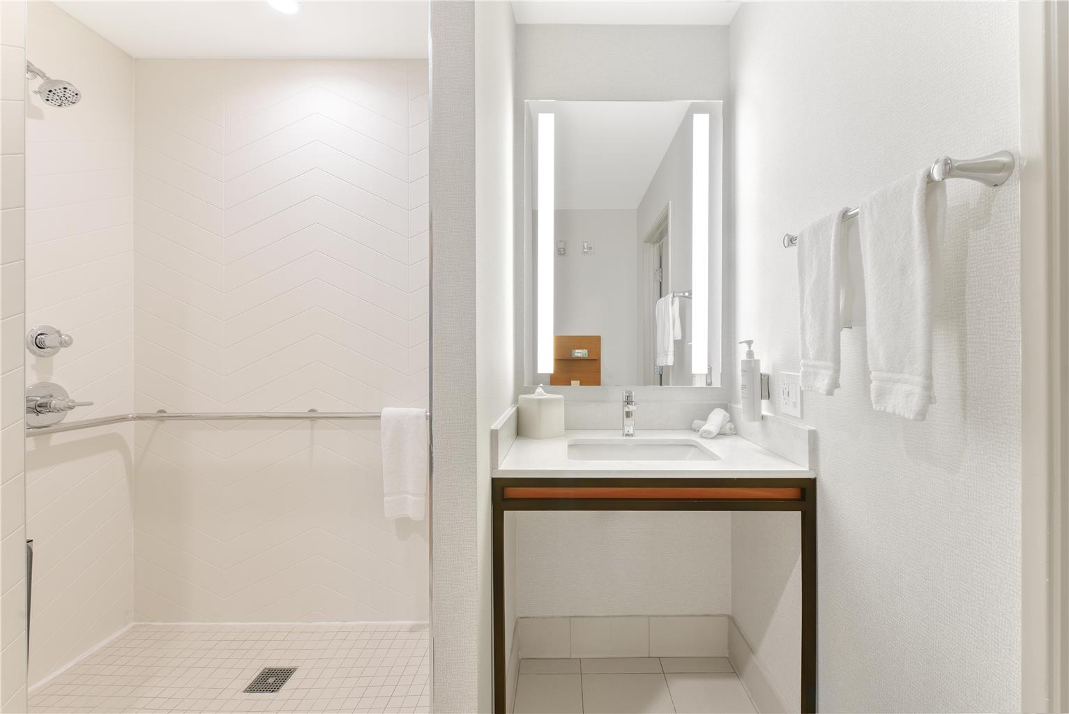 Guest room bath