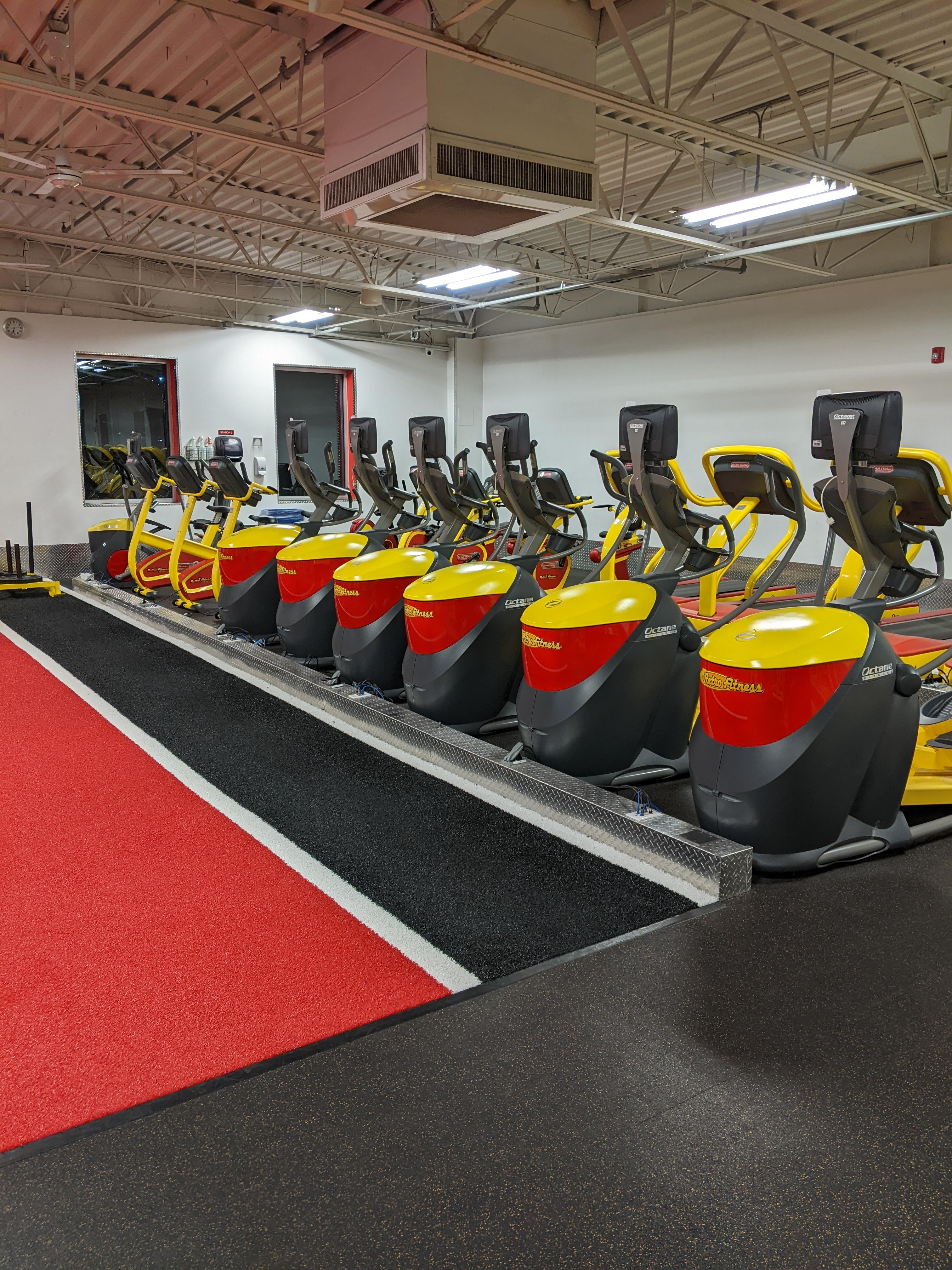 RETRO FITNESS - 26 Photos & 33 Reviews - 3775 Park Ave, Edison, New Jersey  - Yelp - Gyms - Phone Number