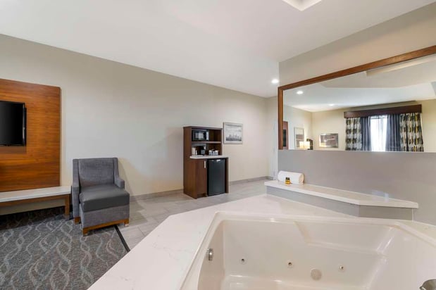 Images Best Western Plus Gardena Inn & Suites