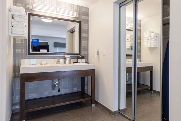 Images Hampton Inn & Suites Greensboro/Coliseum Area