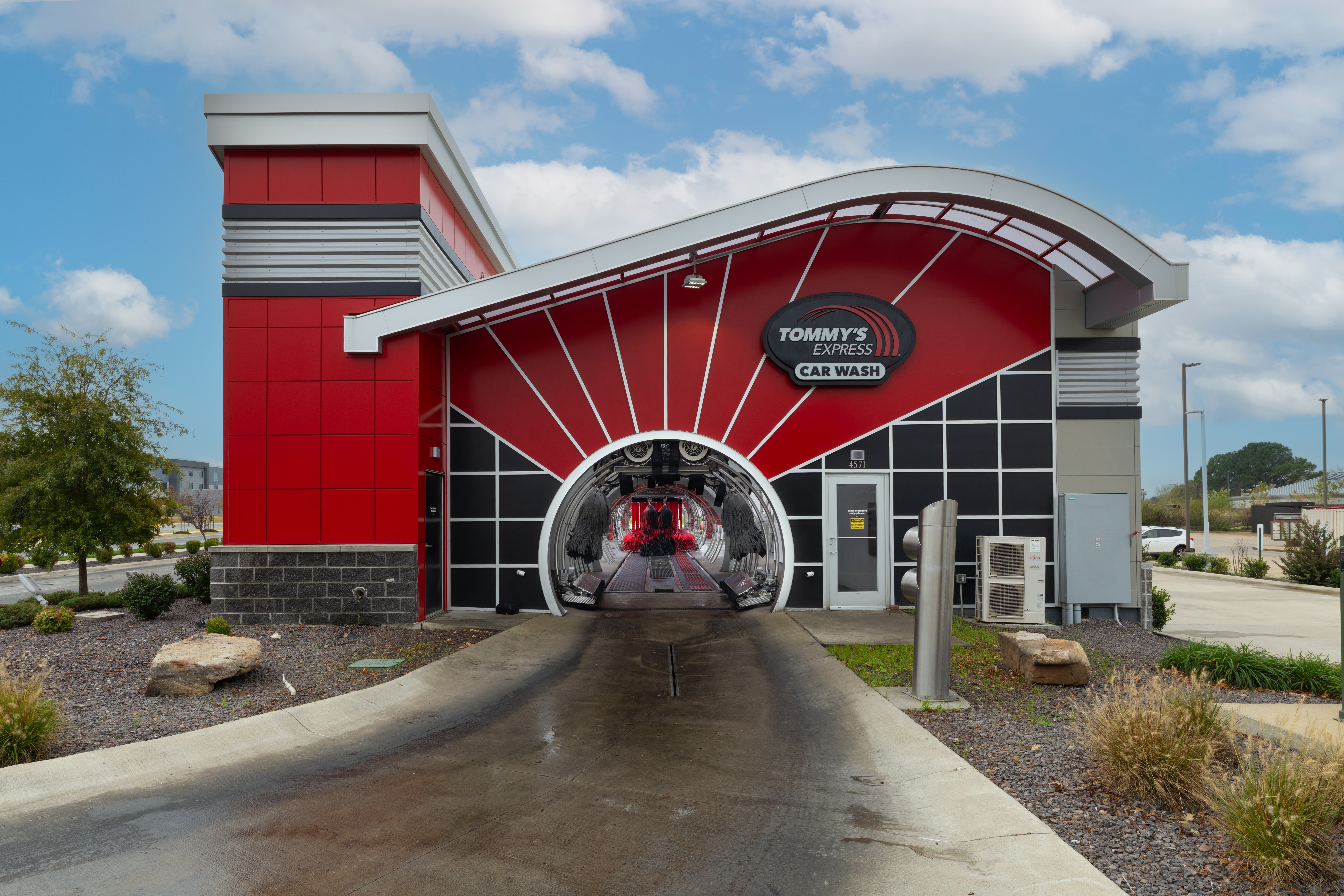 Tommy's Express Car Wash Image