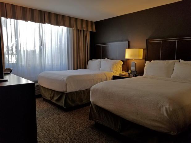 Images Holiday Inn & Suites Anaheim (1 Blk/Disneyland®), an IHG Hotel