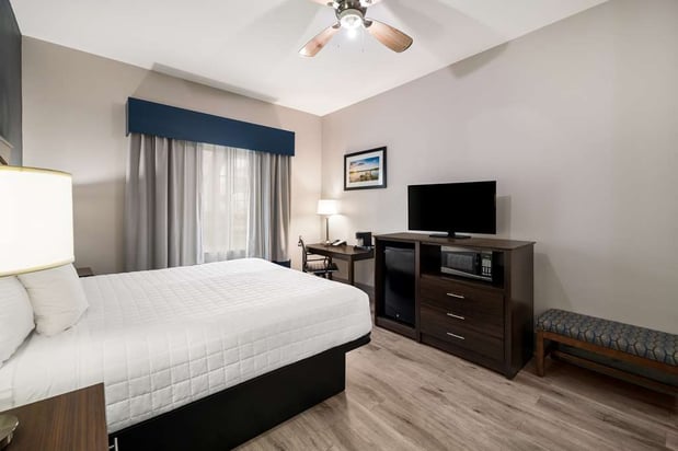 Images Best Western Plus Lake Dallas Inn & Suites